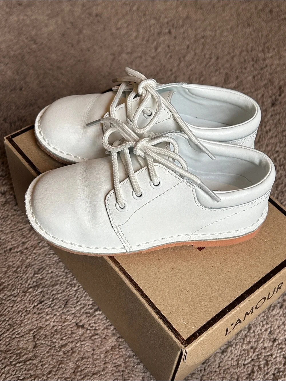 L'Amour White Leather Kids Lace Up Dress Shoes Sz 8 Like New